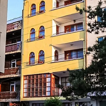 Apartment Elegant Retreat In Old Town Minutes From Beach