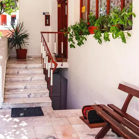 Elegant Retreat In Old Town Minutes From Beach